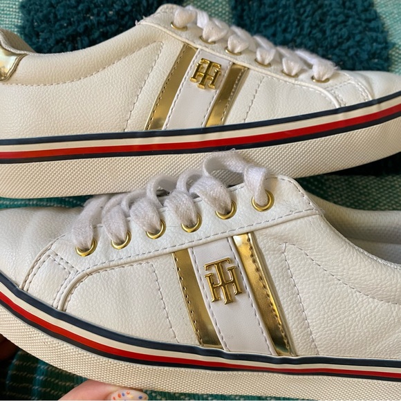 Tommy Hilfiger White and Gold Sneakers | Size 6 - Picture 2 of 8